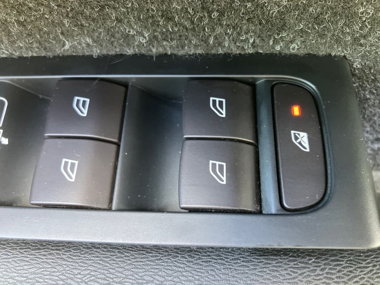 2019 Volvo XC40 1.5 T3 Momentum Pro 5dr Estate PETROL Manual