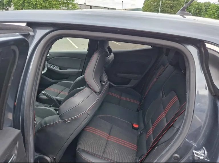 Renault, CLIO, Hatchback, 2021, Semi-Auto, 1330 (cc), 5 doors rs line 