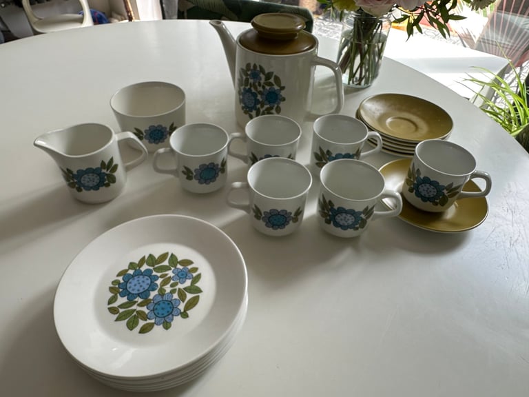 image for J&G Meakin Topic tea set with tea pot, sugar bowl, milk jug cups 6