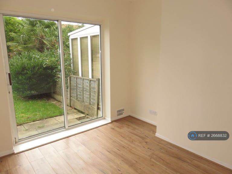 3 bedroom house in Oak Lane, Whitefield, Manchester, M45 (3 bed) (#2668832)
