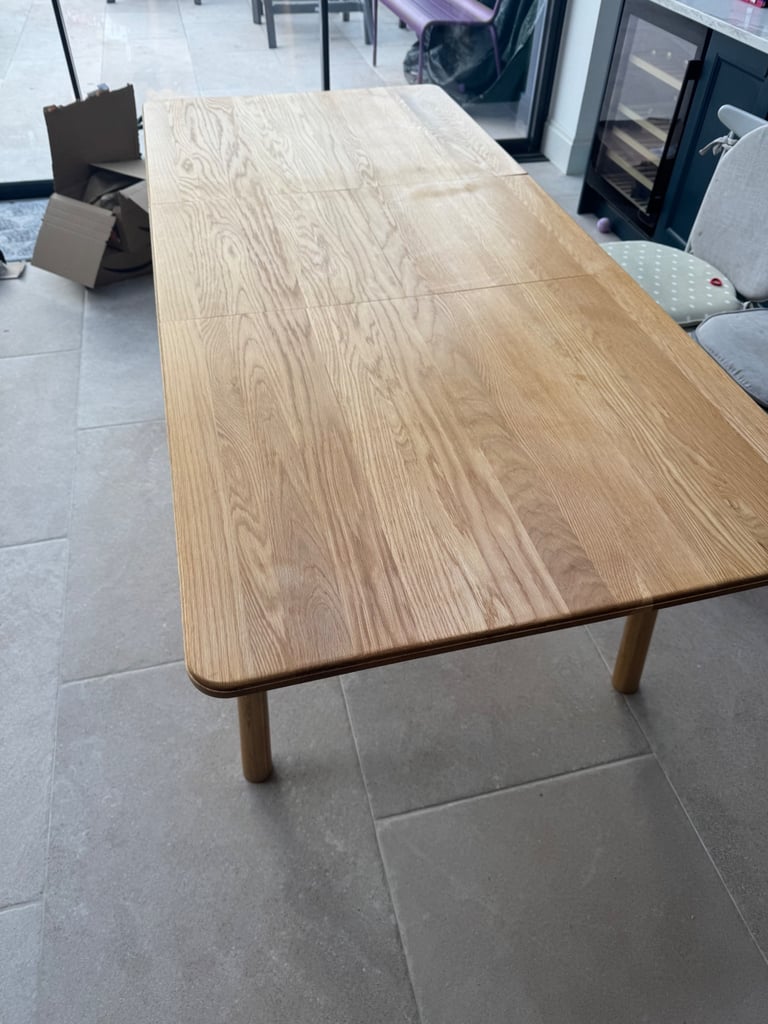 Extending dining table 