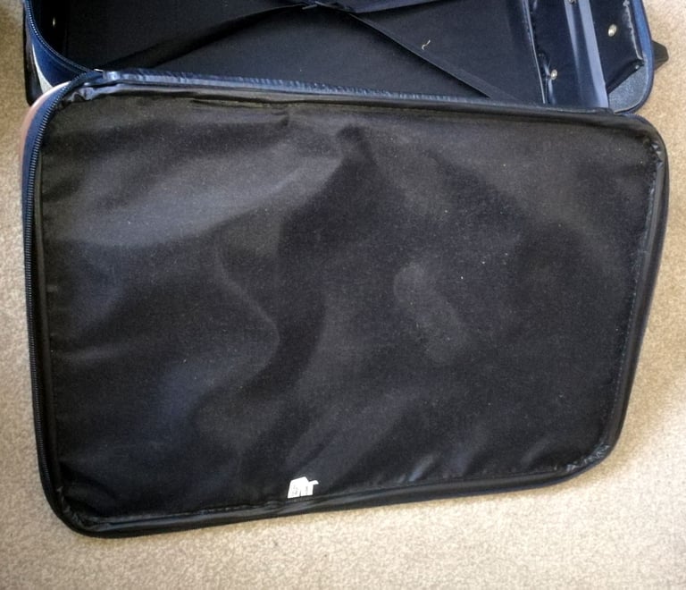 Small Tow ALong Wheeled Suitcase Cabin Luggage 55 x35 x 19 cm