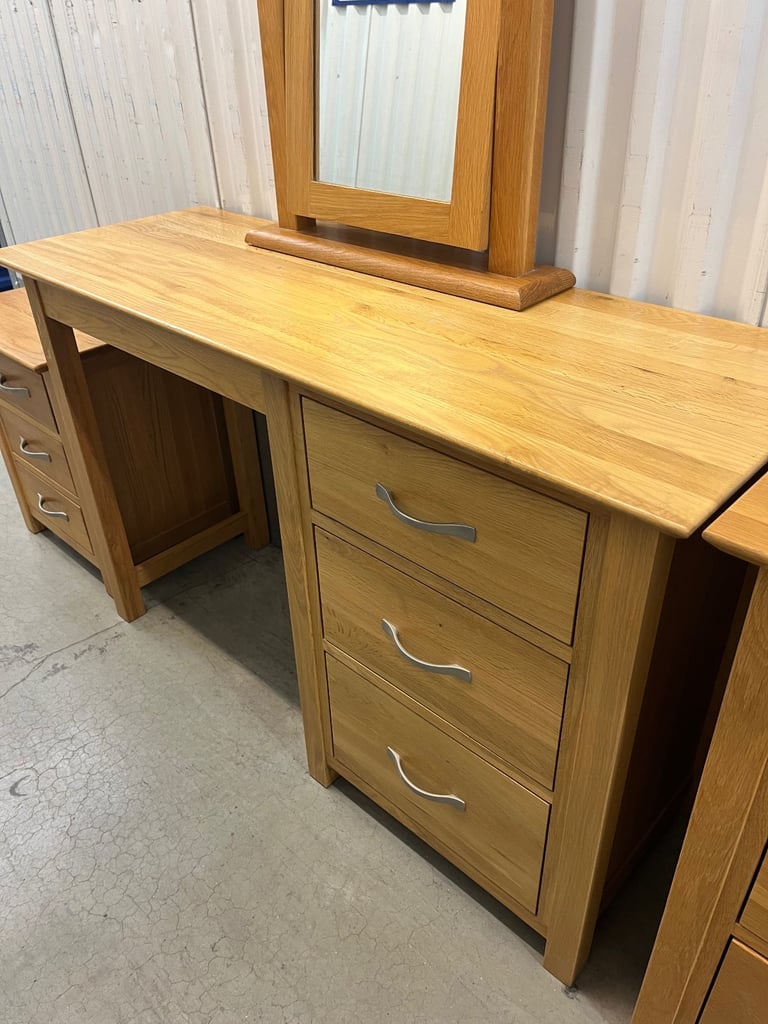 Devon Oak double bed frame, 2 bedside tables & dresser
