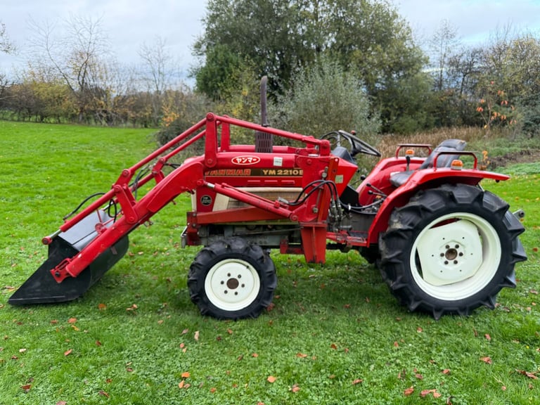 YANMAR YM2210BD 4WD TRACTOR WITH FRONT LOADER/ BUCKET ** WATCH VIDEO *** 22HP ** 1032 Hours