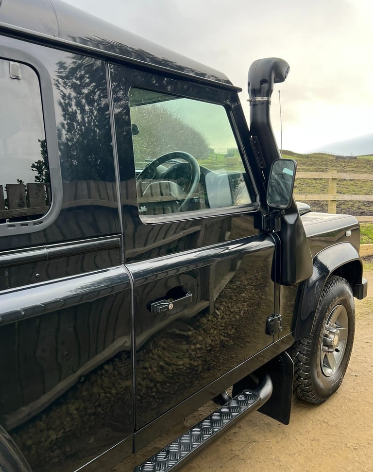 2011 - 61 Land Rover Defender 90 2.2 TDCi XS 4WD SWB Euro 5 WINDOW VAN Diesel