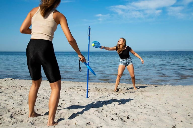 Excellent condition tetherball pole (ball+2 rackets included) 