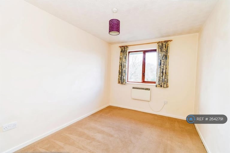 1 bedroom flat in Barrow Down Gardens, Southampton, SO19 (1 bed) (#2642791)