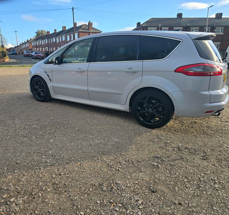 Ford smax turbo in pearlescent white 