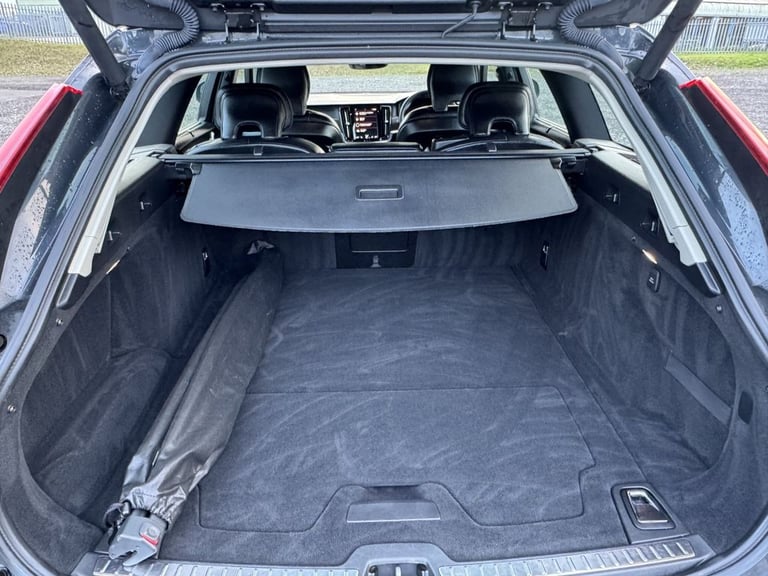 2020 Volvo V90 Cross Country 2.0 D5 Plus Estate 5dr Diesel Auto AWD Euro 6 (s/s) (235 ps) Estate ...