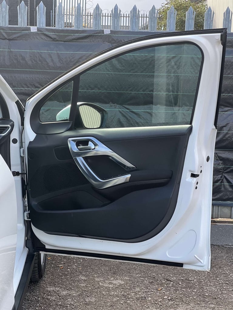 2017 Peugeot 2008 1.6 BlueHDi 120 Allure 5dr HATCHBACK DIESEL Manual