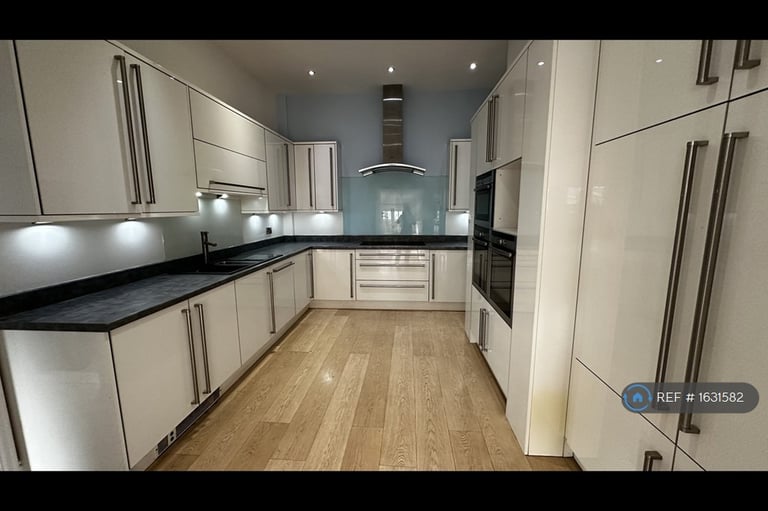 4 bedroom house in Sheffield Road, Hyde, SK14 (4 bed) (#1631582)