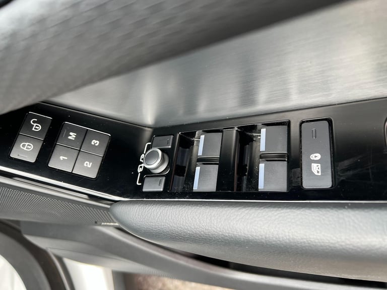 2017 Land Rover Range Rover Velar 2.0 D180 R-Dynamic S Auto 4WD Euro 6 (s/s) 5dr ESTATE Diesel Au...