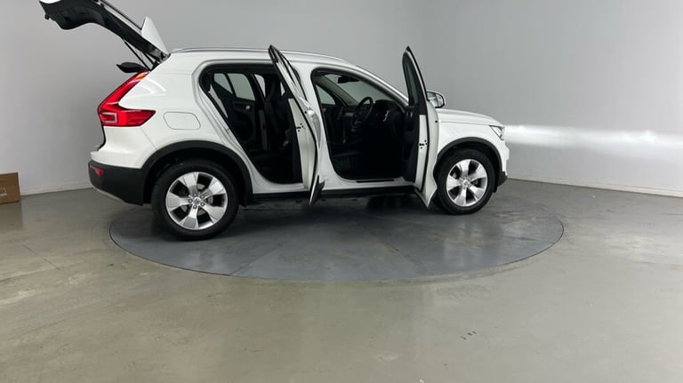 2020 Volvo XC40 T3 Momentum Automatic Estate Petrol Automatic