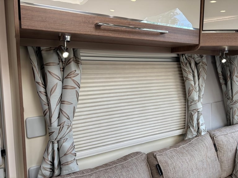 2019 Bailey Unicorn Cabrera (Rear Island Fixed Double Bed) Powrtouch Motor Mover