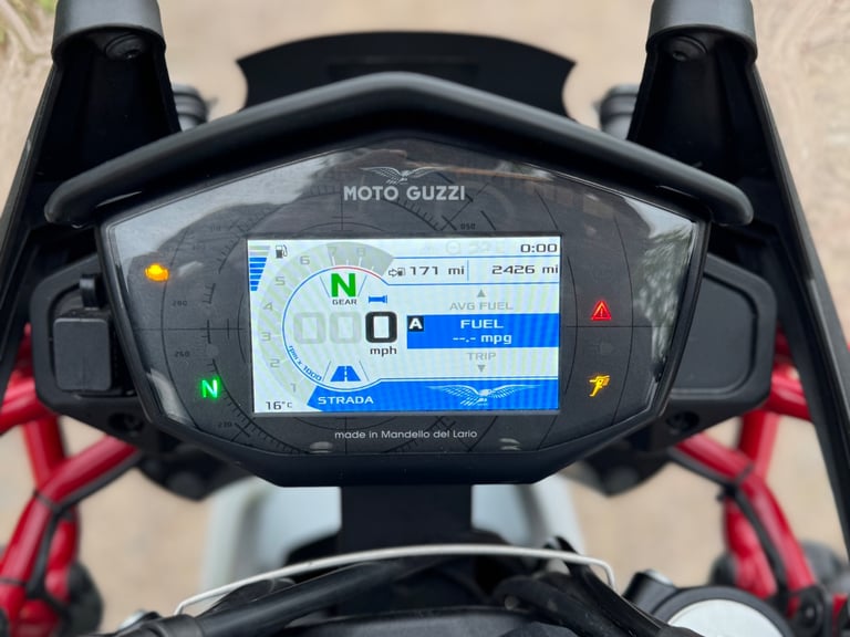 Moto Guzzi, TT Evocative, 2023 2426 miles 1 owner