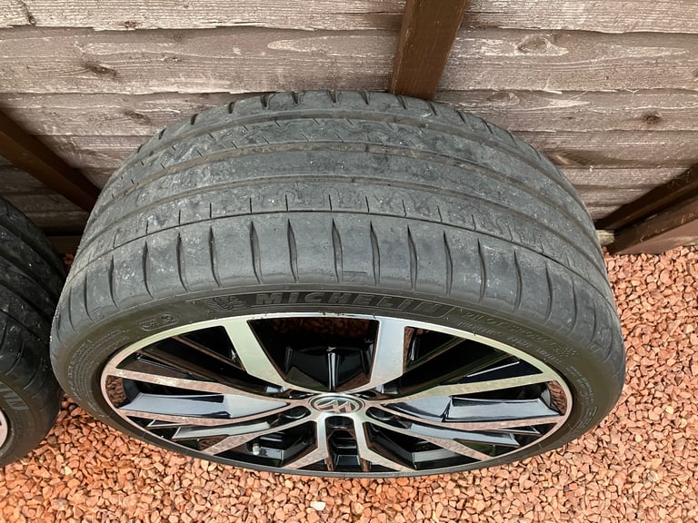 VW Santiago 19" alloy wheels with Michelin tyres