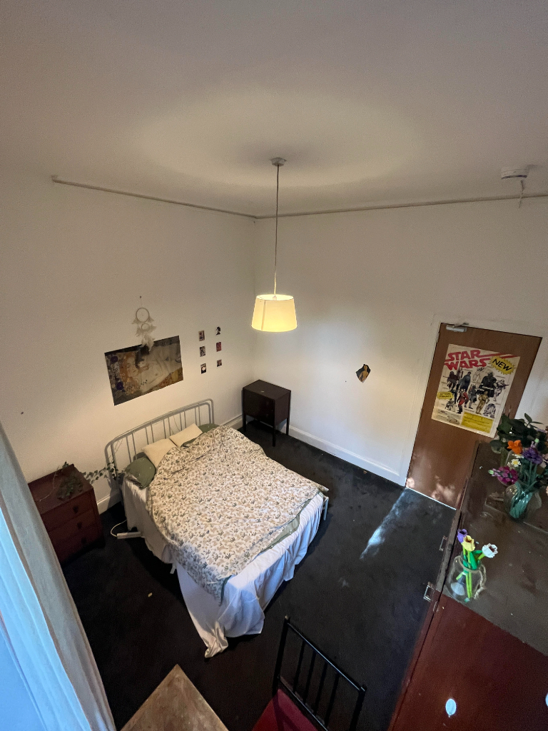 Room for student in flat - West End