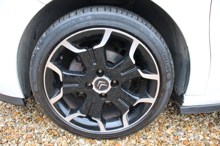 2011 Citroen DS3 1.6 e-HDi Airdream DStyle Plus 3dr HATCHBACK DIESEL Manual