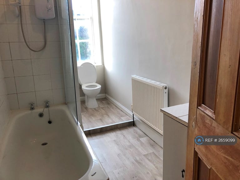 1 bedroom flat in Dixon Road, Glasgow, G42 (1 bed) (#2659099)