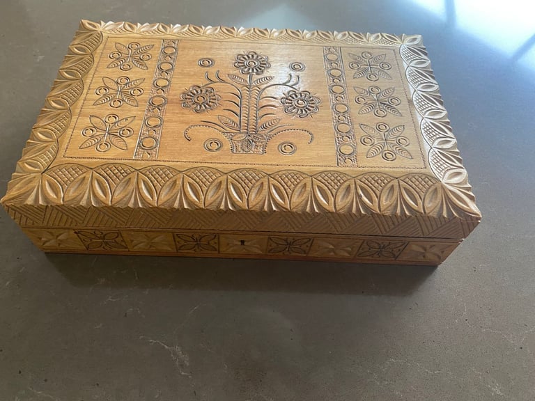Carved Wooden Storage/Trinket box - new condition