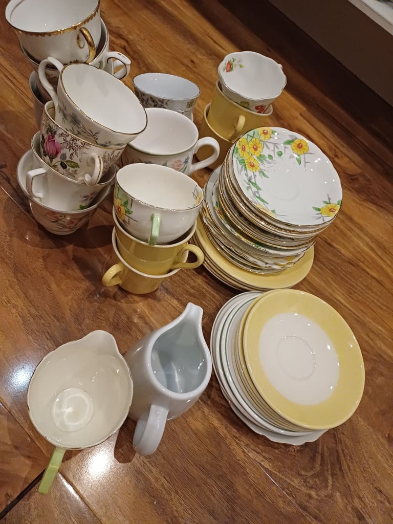 image for China cups and saucers - job lot