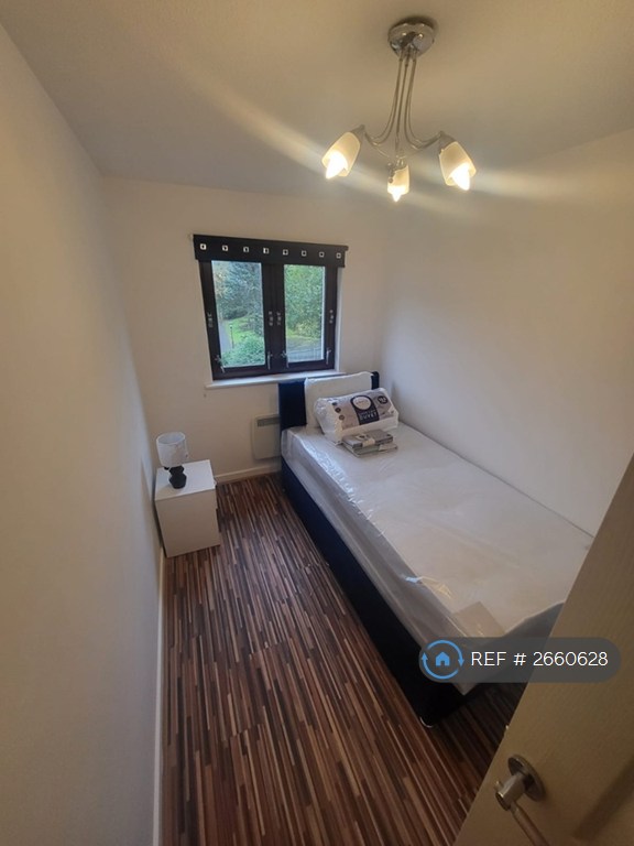 3 bedroom flat in Eastfield Road, Glasgow, G21 (3 bed) (#2660628)
