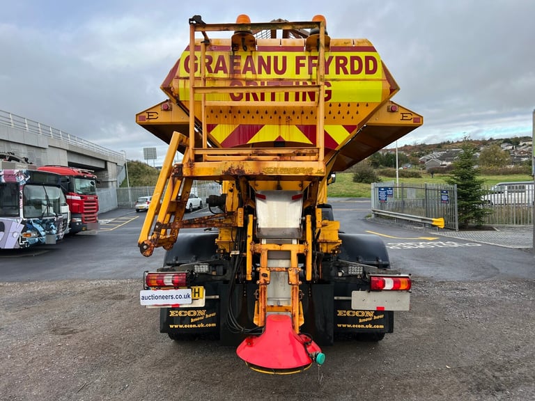 2017 Mercedes-Benz AROCS 1824 BLUETEC 6 18 TON AUTO 4X4 ECON GRITTER C/W PLOUGH ATTACHMENT (EURO ...