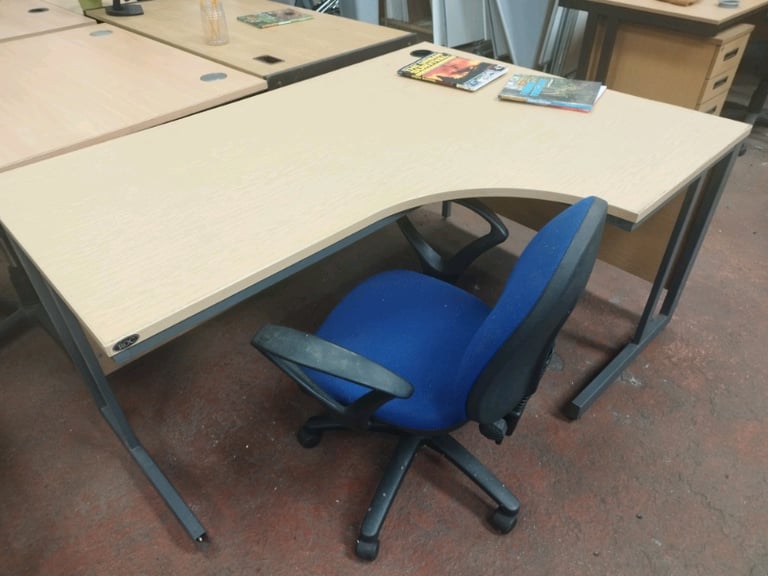 1600mm Right Curved Office Desk 