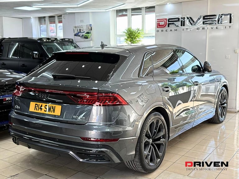 STUNNING ! 2021 AUDI Q8 S-LINE 50 BiTURBO BLACK EDITION 3.0 TDI + FREE DELIVERY!