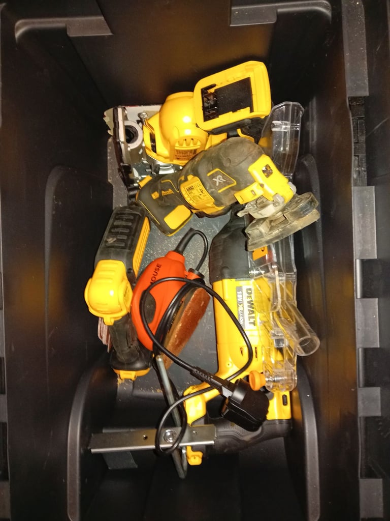 16 piece dewalt power tool set like new 