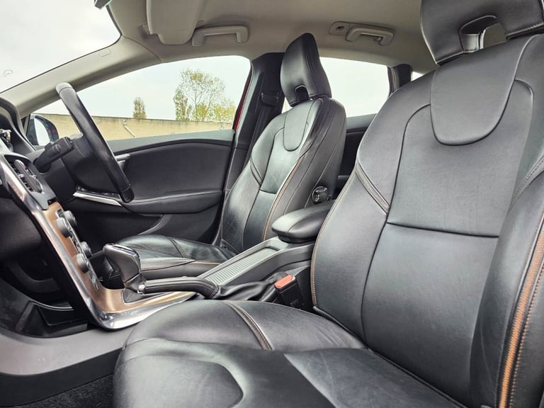 2014 Volvo V40 Cross Country 1.6 D2 Lux Nav Hatchback 5dr Diesel Powershift Euro 5 (s/s) (115 ps)...
