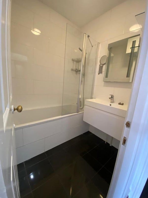 Beautiful King Size with Bills   £1050
