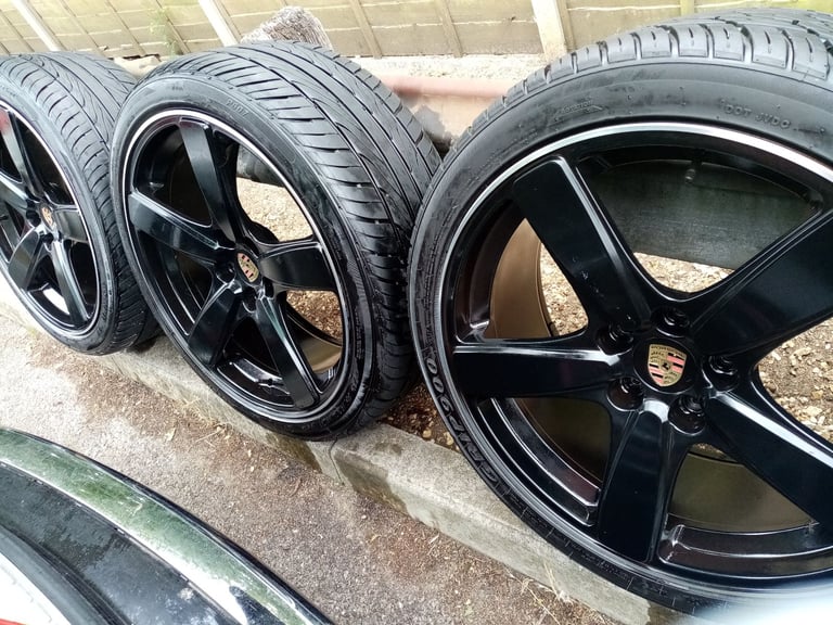 22 inch alloy wheels with quality tyres 