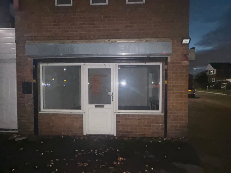 * Shop To Let in Shirley £750.00 PCM*