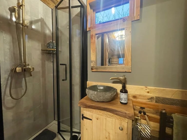 Shepherd's Huts - Four Seasons 