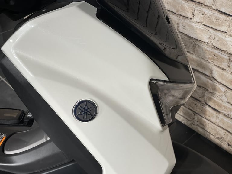 YAMAHA NMAX 125 2025 MODEL IN MILKY WHITE - IN STOCK AVAILABLE NOW !