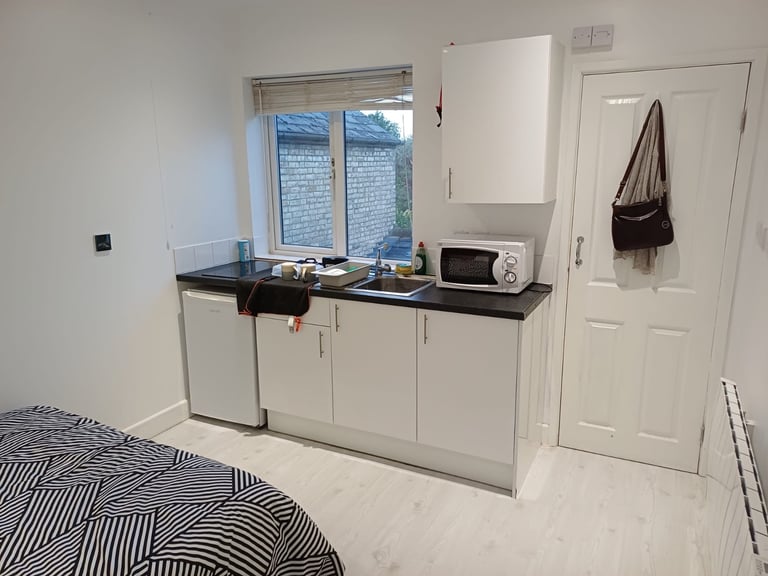 LOVELY FLAT in EX Loc. FREE INLIMITED WIFI 