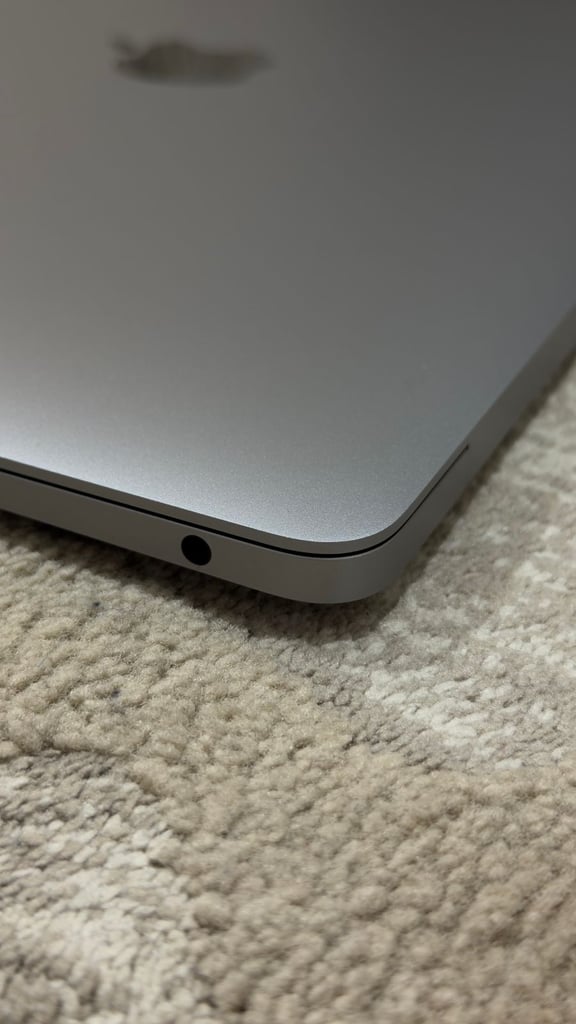 13" Macbook Air (M1) – Excellent Condition
