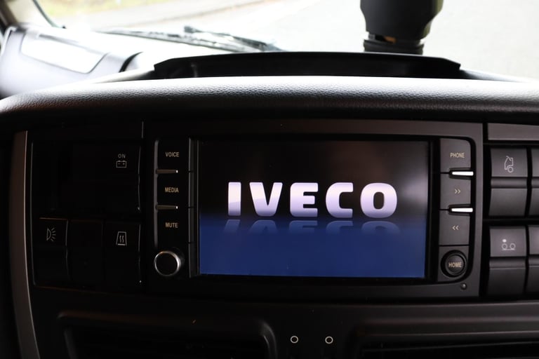 IVECO STRALIS 460 HI-WAY 6X2 MIDLIFT TRACTOR (2017)