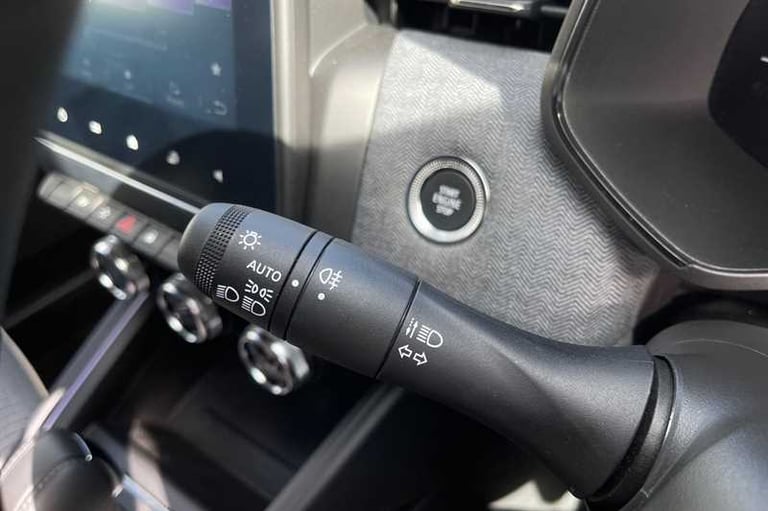2025 Renault Clio 1.6 E-TECH techno Hatchback 5dr Petrol Hybrid Auto Euro 6 (s/s) (145 ps) Hatchb...