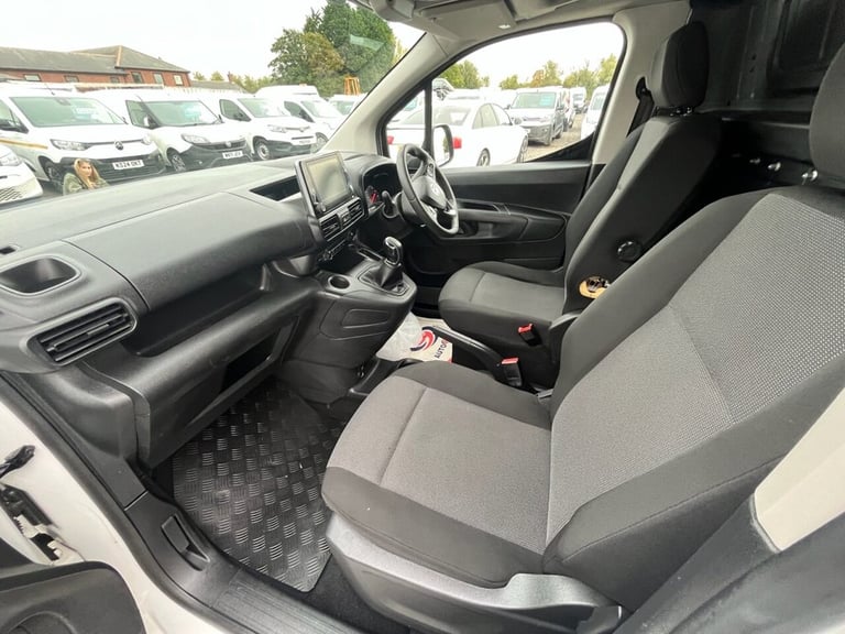 2021 21 VAUXHALL COMBO 1.6 TURBO D 2300 LIMITED EDITION NAV PANEL VAN 4DR DIESEL