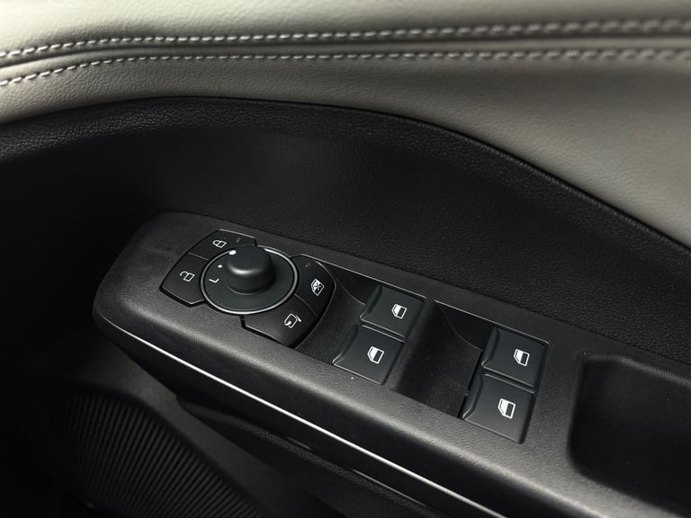 2025 Ford Puma Puma Gen-E Premium 5 Door 43 kWh Standard Range 1 Speed Automatic 5 Door ELECTRIC ...