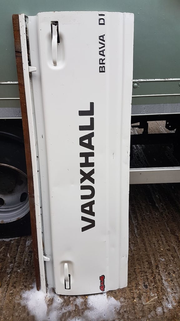 Vauxhall brava/isuzu tf tail gate 