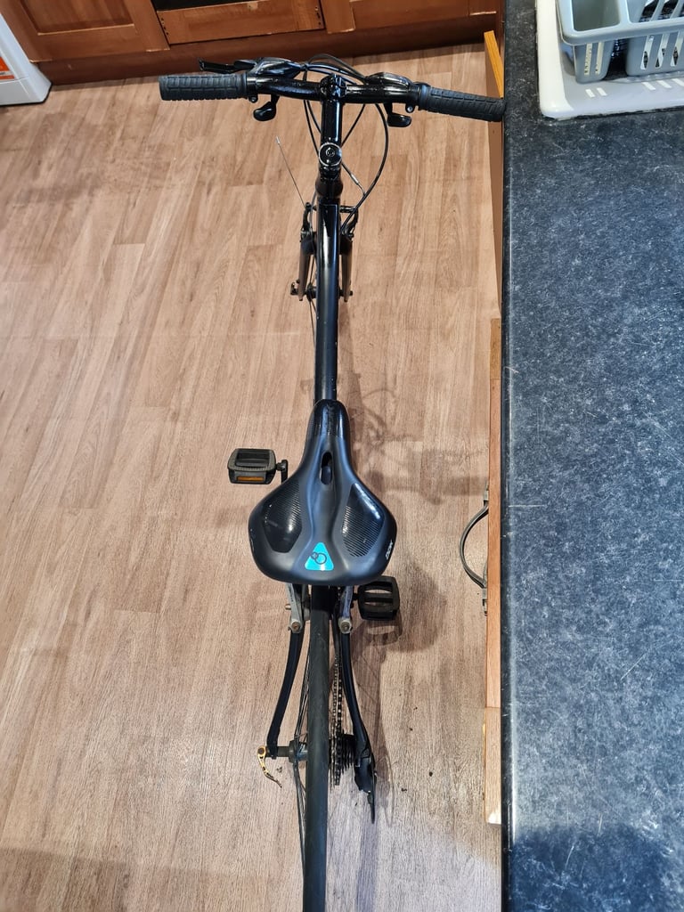 SPECIALIZED SIRRUS HYBRID BIKE GREAT CONDITION FOR SALE 