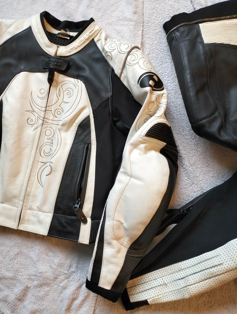 Held Womens Leather Motorbike 2 piece Suit  Size UK 12 EU 42 Jacket 38" Trousers 32"