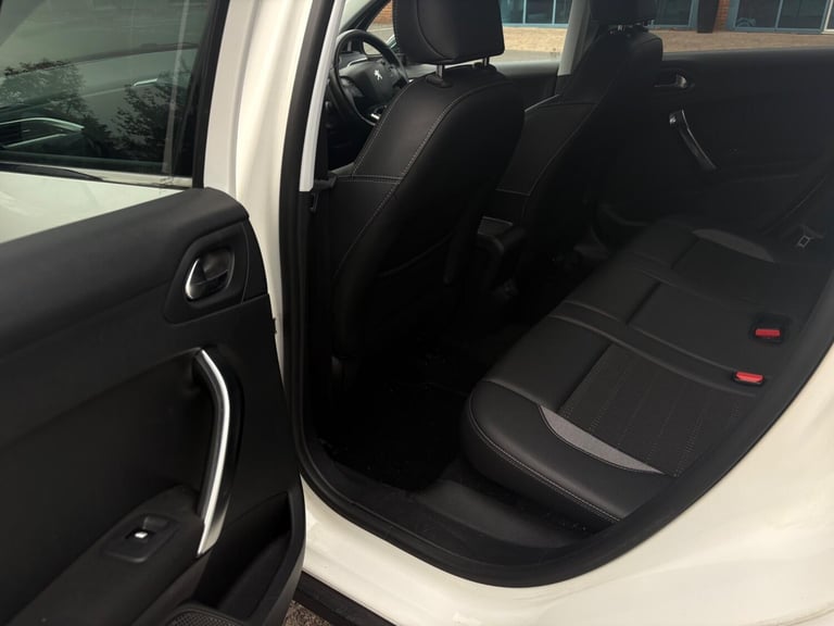 2015 Peugeot 2008 1.2 VTi PureTech Allure Euro 5 5dr HATCHBACK Petrol Manual