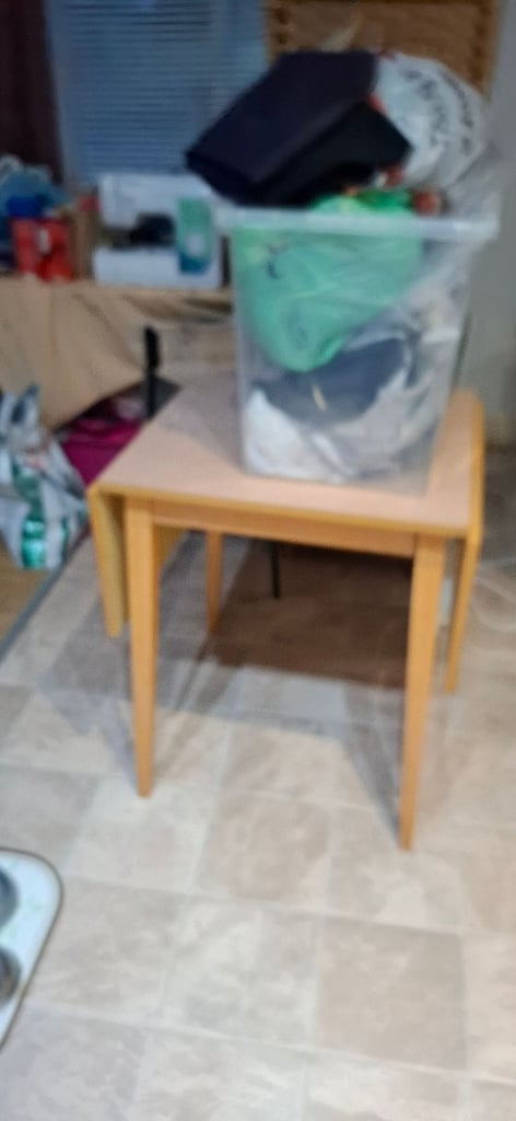 Dropleaf table