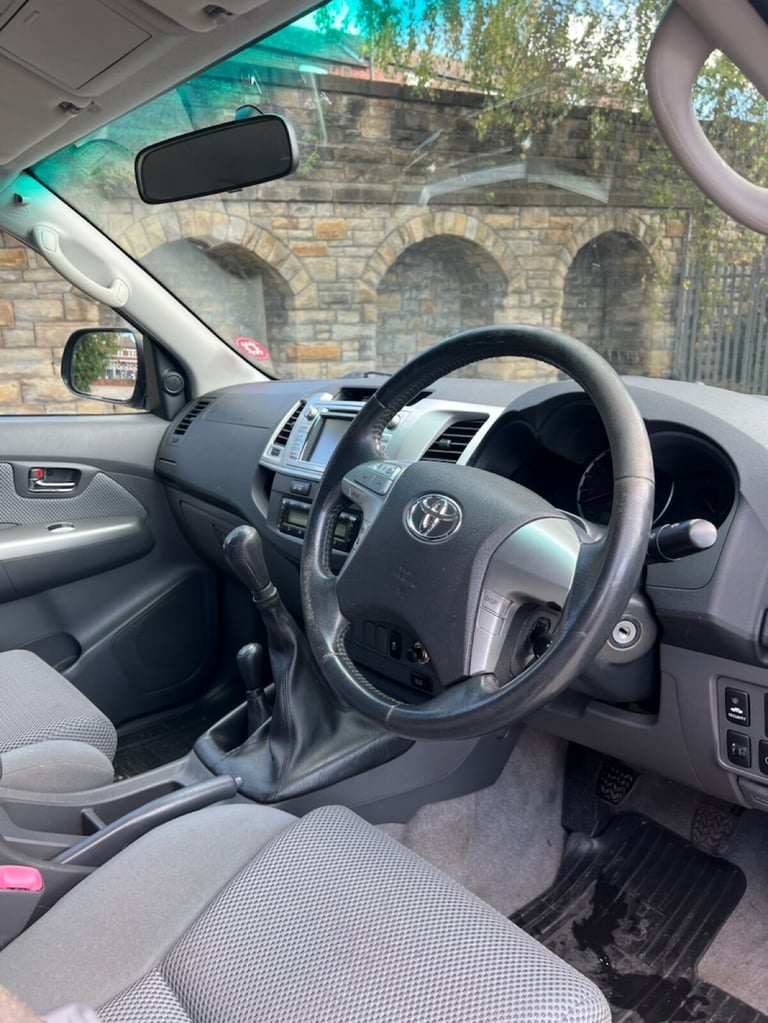 2013 Toyota Hilux 3.0 D-4D Invincible Pickup Double Cab 4dr Diesel Manual 4WD Euro 5 (171 ps) PIC...