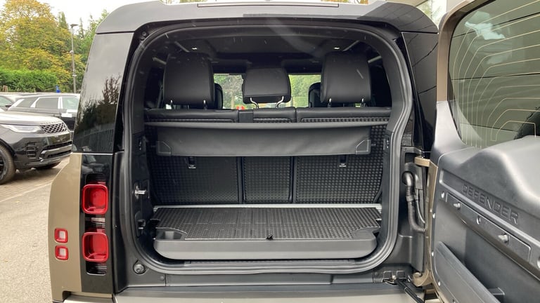 2024 Land Rover Defender 3.0 D250 X-Dynamic HSE 90 3dr Auto Diesel Estate Estate Diesel Automatic