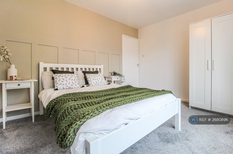 2 bedroom flat in Arundel Court, Nottingham, NG3 (2 bed) (#2680896)